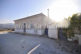 Casa Carlos: Villa en venta en Somontin, Almeria