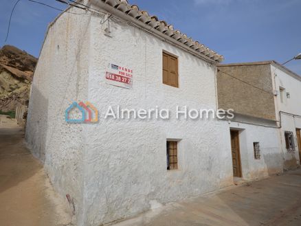 Casa Ochenta: Town House in Partaloa, Almeria