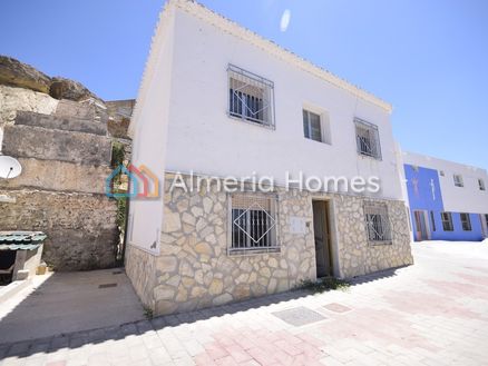 Casa Noventa: Town House in Partaloa, Almeria