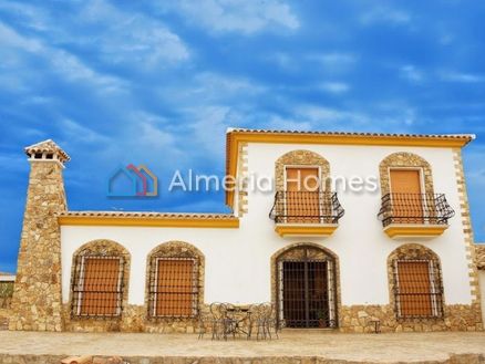 Villa Atico: Villa in Urcal, Almeria