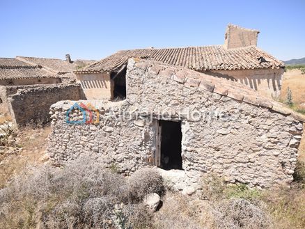 Cortijo Oros 3: Country House in Oria, Almeria