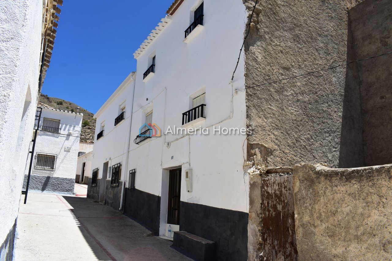 Townhouse Somontin Almería inland Spain