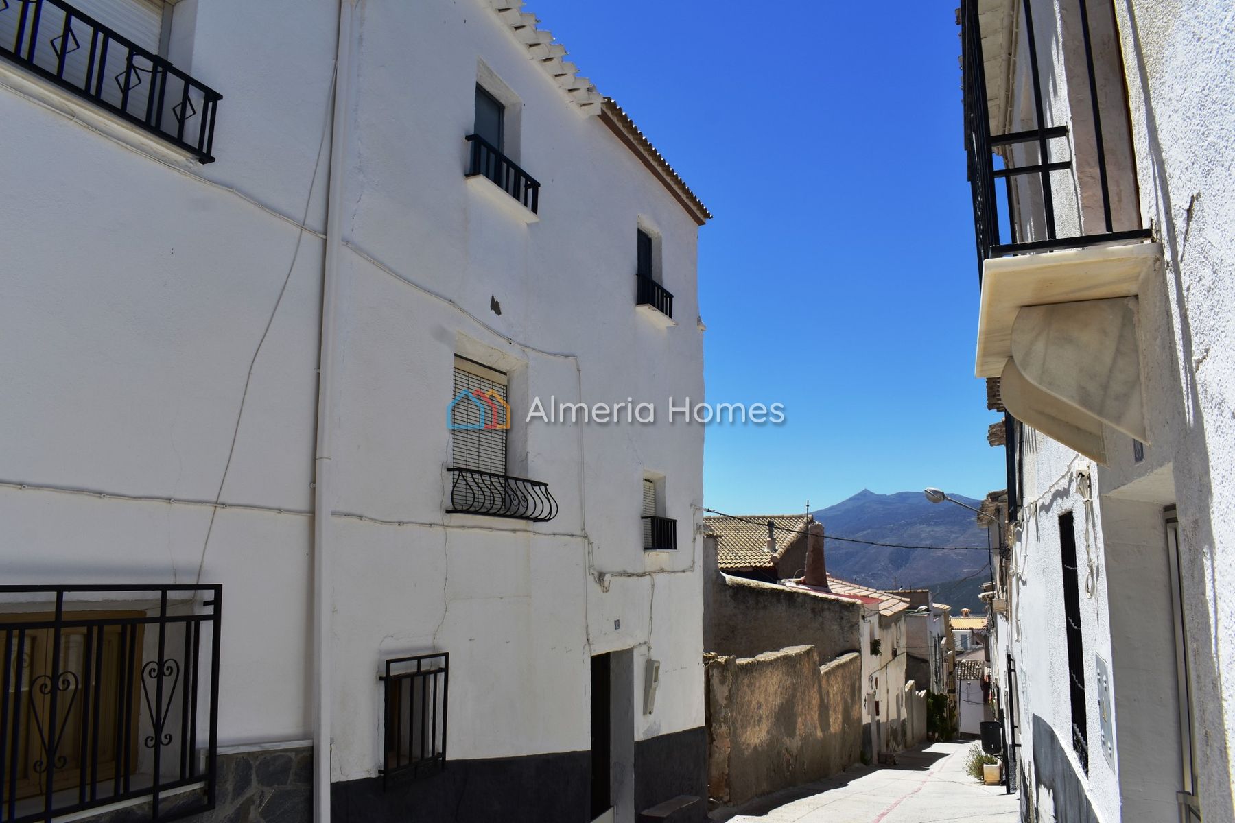 Casa Silencio &mdash; Dorpshuis te koop in Somontin, Almeria — Afbeelding #1