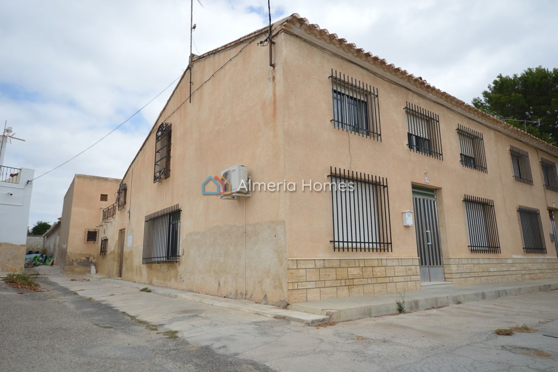 Cortijo Platinum &mdash; Landhuis te koop in Zurgena, Almeria — Afbeelding #1