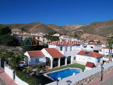 Villa Temptation: Villa in Arboleas, Almeria