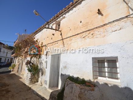 Casa Uniforme: Town House in Oria, Almeria