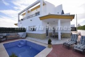 Villa Fuego: Villa en venta en Zurgena, Almeria