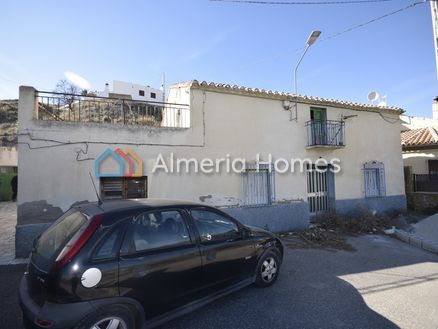 Cortijo Los Angeles: Country House in Oria, Almeria