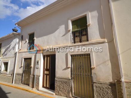 Casa Cien: Town House in Partaloa, Almeria