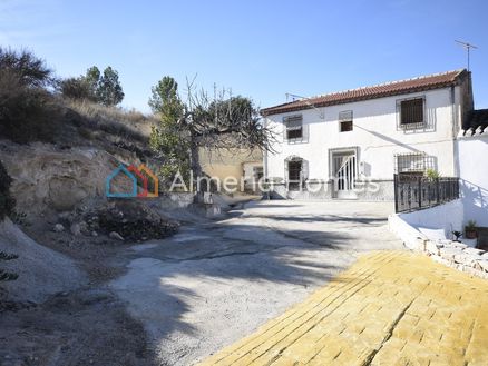 Cortijo Juanita: Country House in Arboleas, Almeria