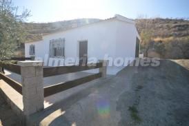 Villa Saliente: Country House for sale in Albox, Almeria