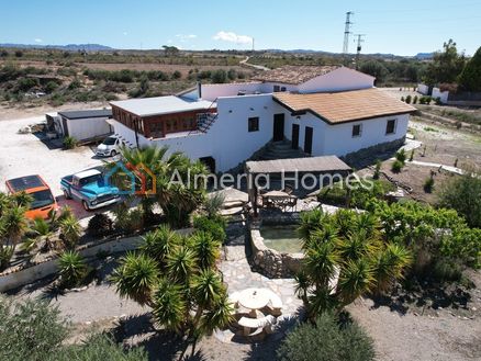 Cortijo Petunias: Country House in Partaloa, Almeria