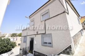 Casa Castillo: Stadswoning te koop in Macael, Almeria