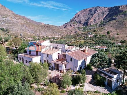 Cortijo del Puente: Country House in Oria, Almeria