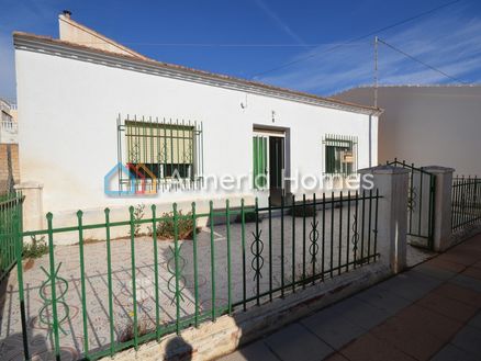 Casa Heroes: Village House in La Alfoquia, Almeria