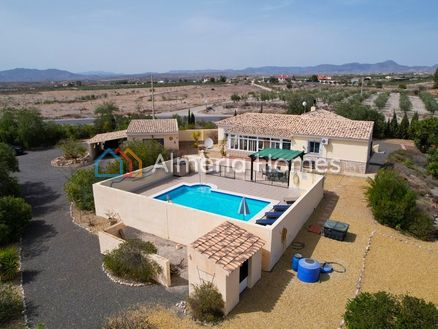 Villa Julian: Villa in Albox, Almeria