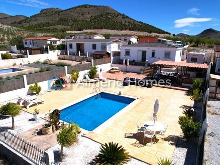 Villa Pera: Villa in Oria, Almeria