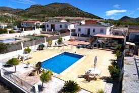 Villa Pera: Villa for sale in Oria, Almeria