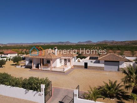 Villa Trono: Villa in Albox, Almeria