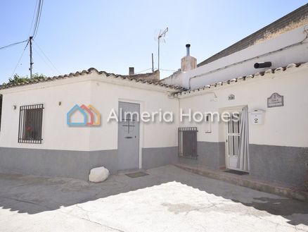 Casa Cueva Gaviota: Cave House in Baza, Granada