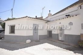 Casa Cueva Gaviota: Stadswoning te koop in Baza, Granada