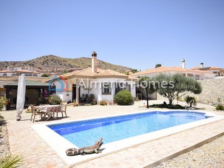 Villa Conchas: Villa in Arboleas, Almeria