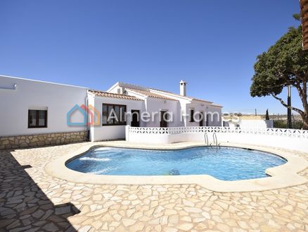 Villa Cypress: Villa in Arboleas, Almeria