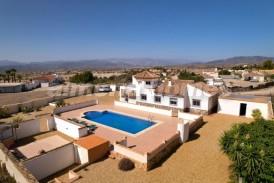 Villa Lacie: Villa en venta en Albox, Almeria