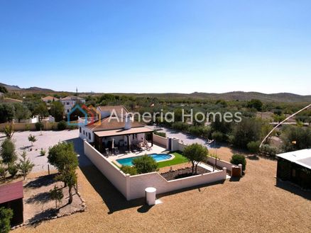 Villa Luna: Villa in Oria, Almeria