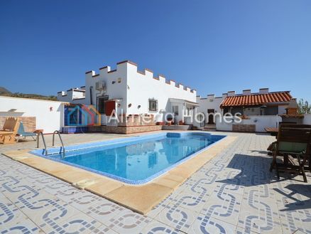 Villa Castillo: Villa in Oria, Almeria