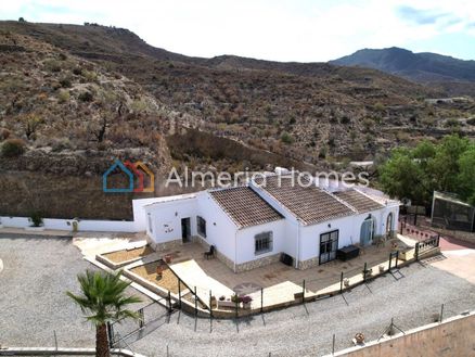 Villa Lola: Villa in Albanchez, Almeria