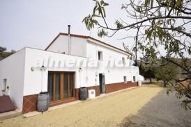 Cortijo Lennon: Country House for sale in Velez Rubio, Almeria