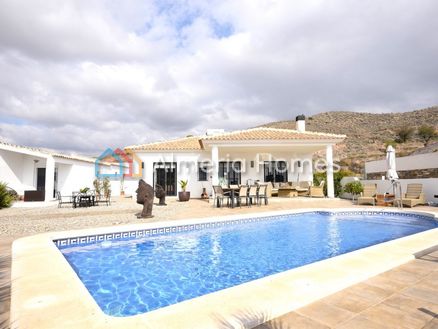 Villa Sterling: Villa in Arboleas, Almeria