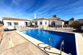 Villa Oyster: Villa a vendre en Arboleas, Almeria