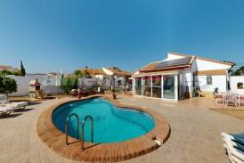 Villa Hedgehog: Villa te koop in Arboleas, Almeria