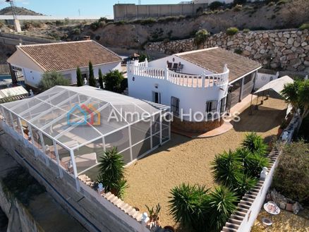 Villa Nemo: Villa in Zurgena, Almeria