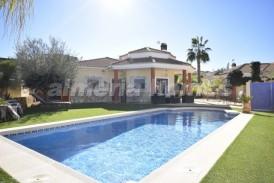 Villa Shelly: Villa en venta en Arboleas, Almeria