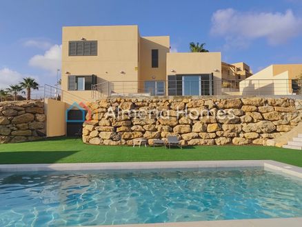 Villa Solstice: Villa in Vera, Almeria