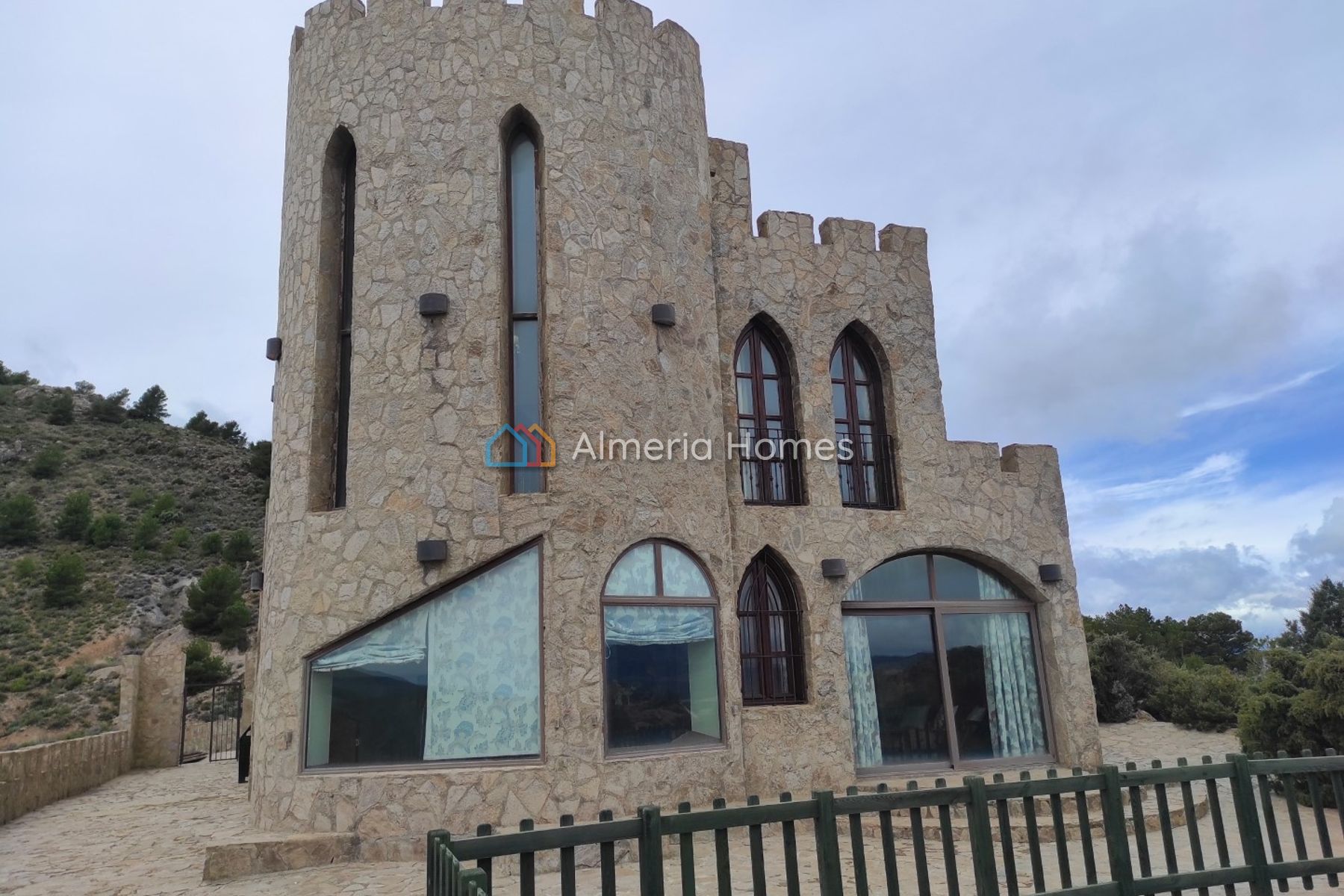 Villa Castle &mdash; Villa te koop in Tijola, Almeria — Afbeelding #1