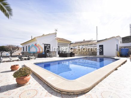 Villa Tranquilidad: Villa in Arboleas, Almeria