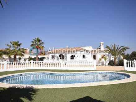 Villa Pintoresco: Villa in Arboleas, Almeria