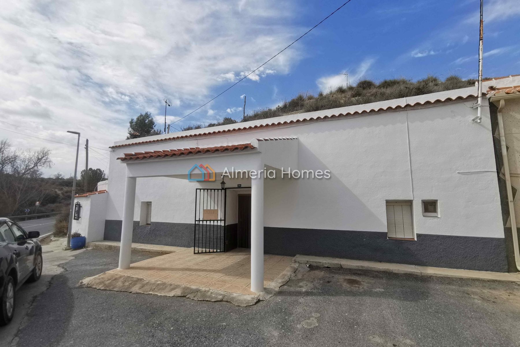 Cave House Oasis &mdash; Grotwoning te koop in Benamaurel, Granada — Afbeelding #1