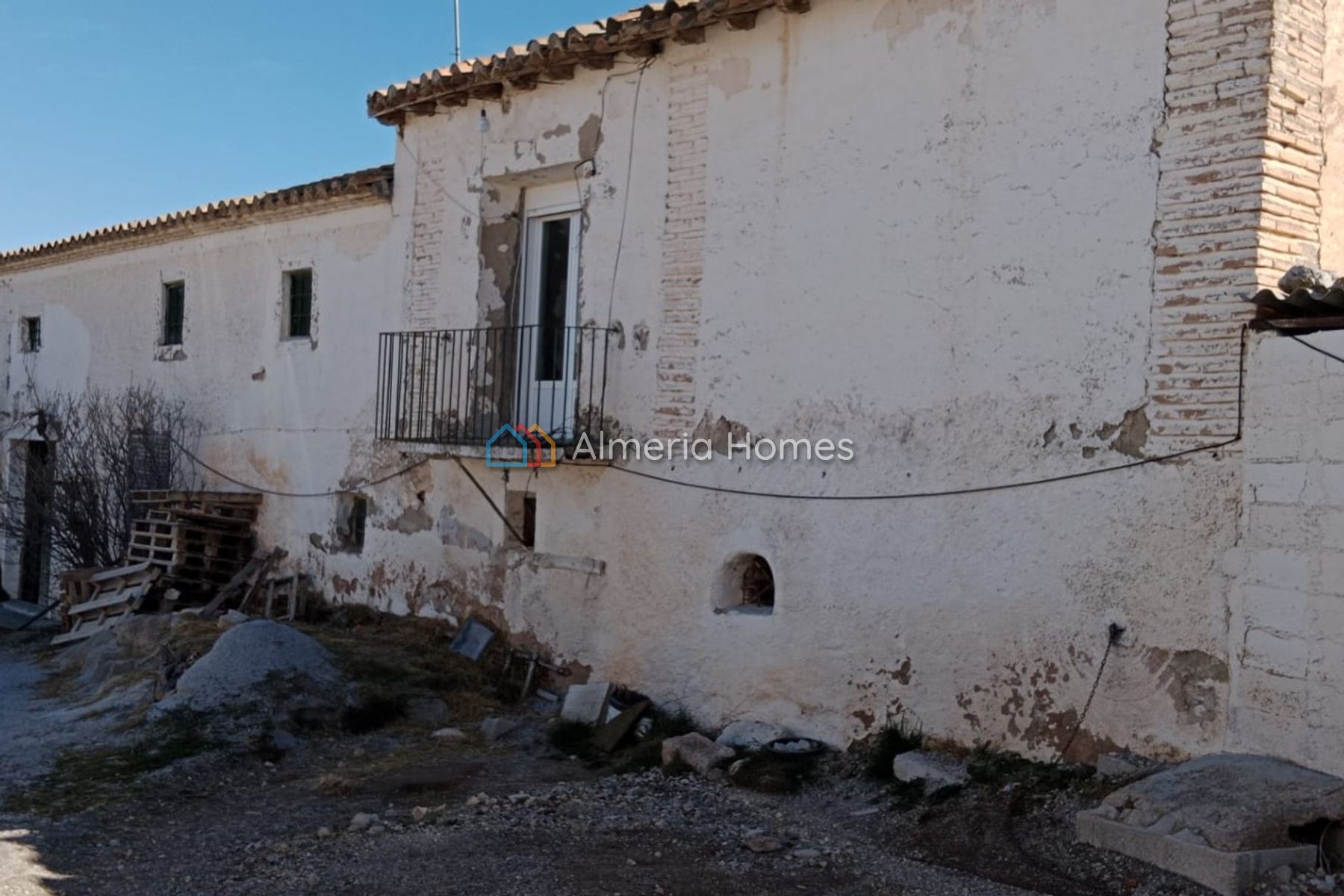 Country House Slick &mdash; Landhuis te koop in Baza, Granada — Afbeelding #1