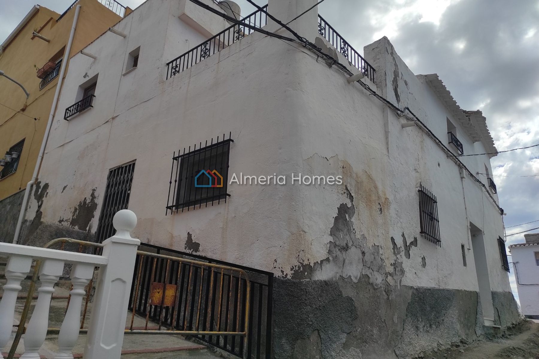 Casa Slink &mdash; Dorpshuis te koop in Somontin, Almeria — Afbeelding #1