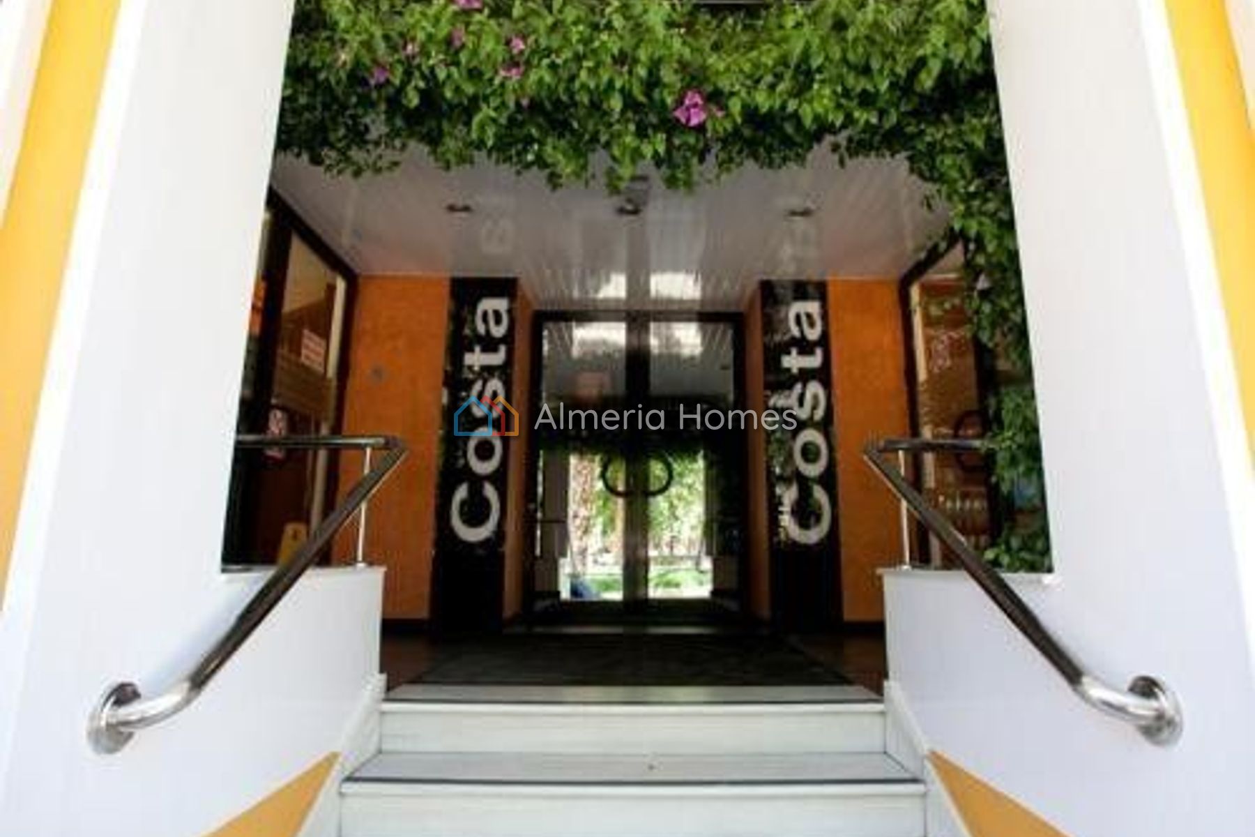 Hotel Mazaron &mdash; Commercieel vastgoed te koop in El Puerto de Mazarron, Murcia — Afbeelding #2