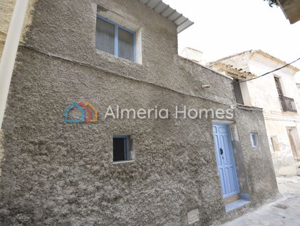 Casa Magnifica 2: Stadswoning in Somontin, Almeria