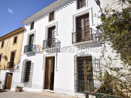 Casa Grandeza: Stadswoning in Zurgena, Almeria