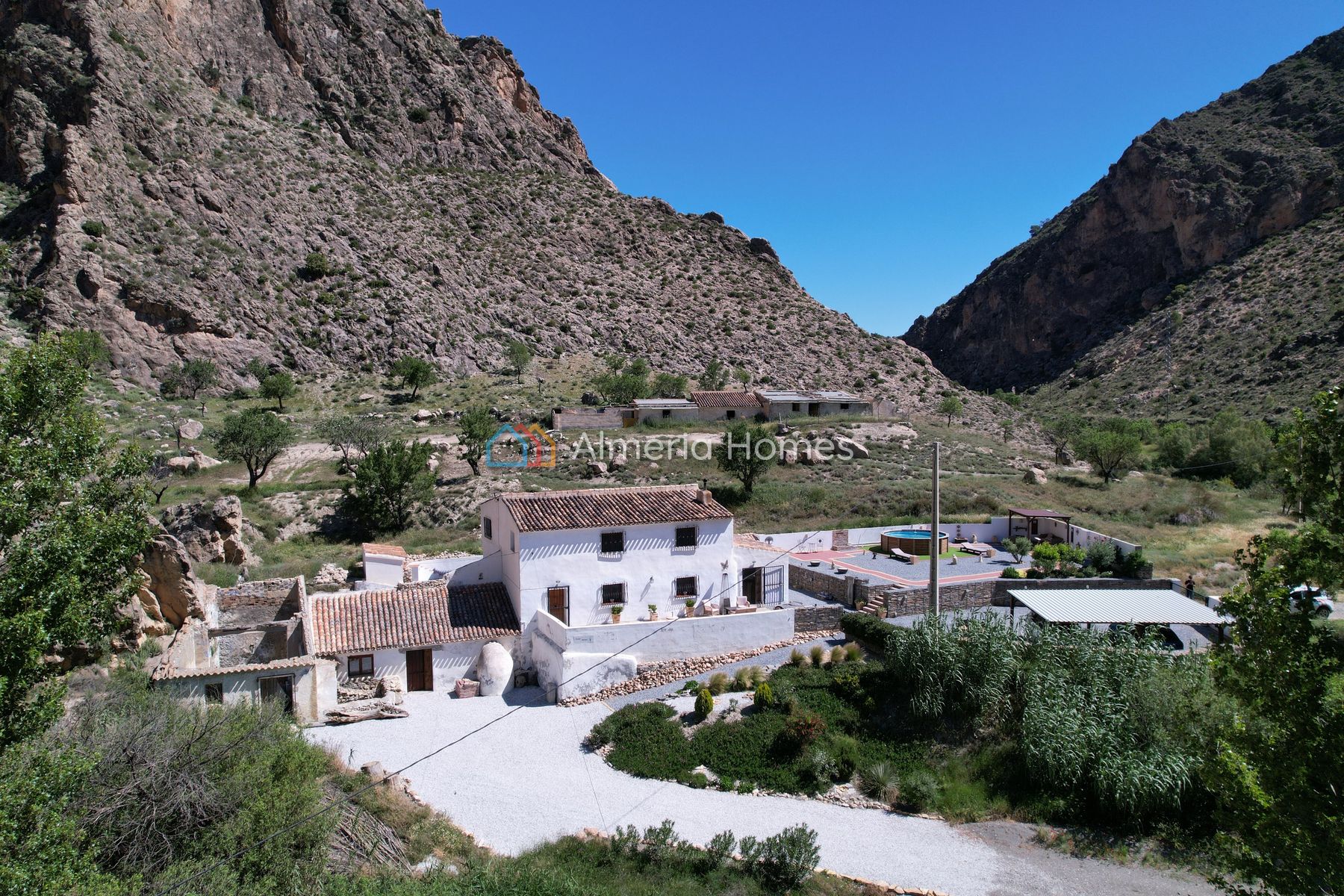 Cortijo Frescura &mdash; Landhuis te koop in Oria, Almeria — Afbeelding #1