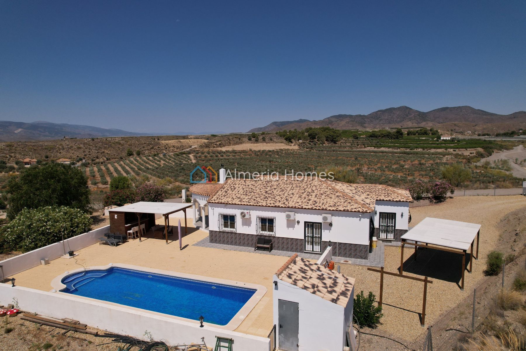 Villa Amarillo &mdash; Villa se vende en Cantoria, Almeria — Imagen #1